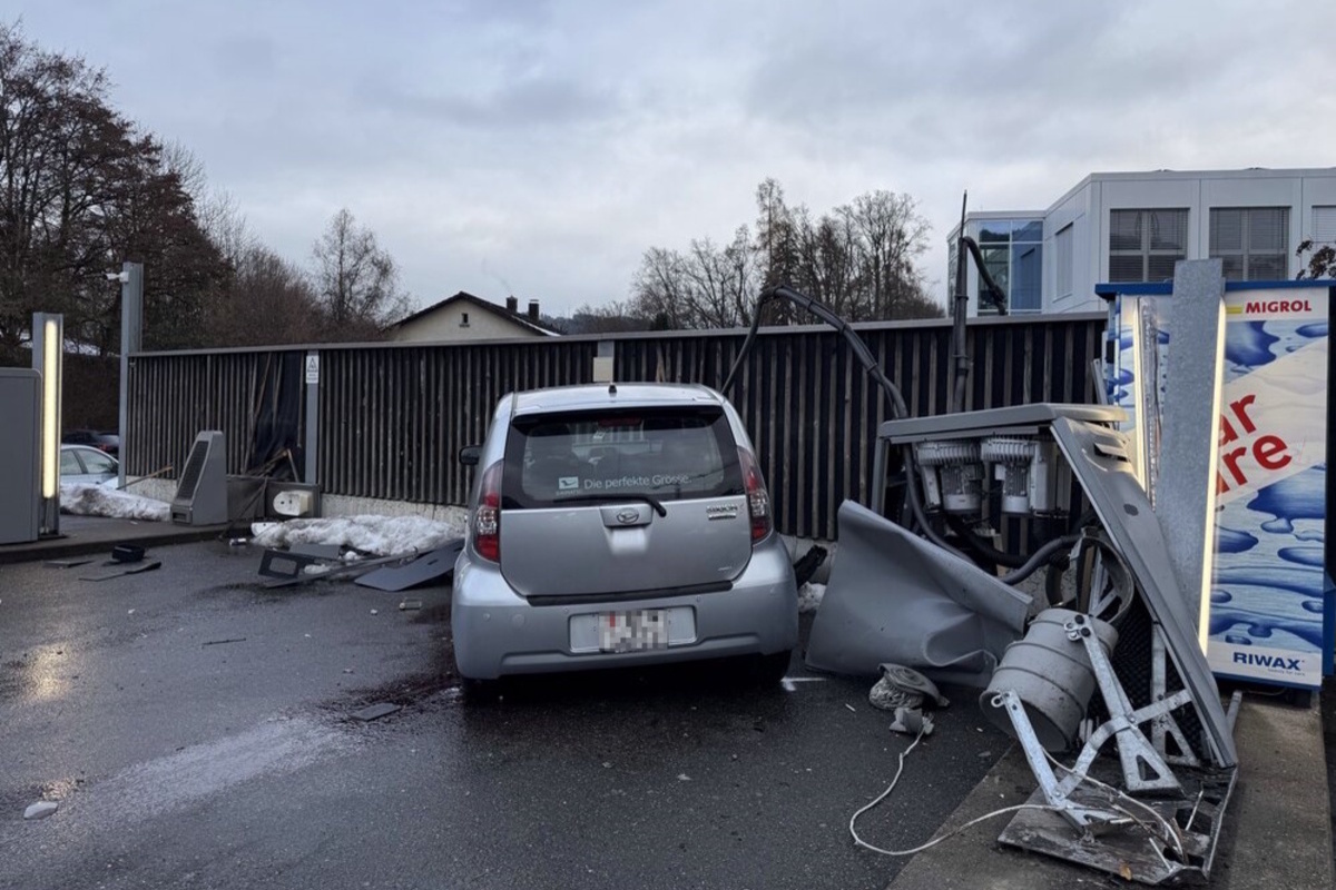 St.Gallen – Selbstunfall an einer Tankstelle