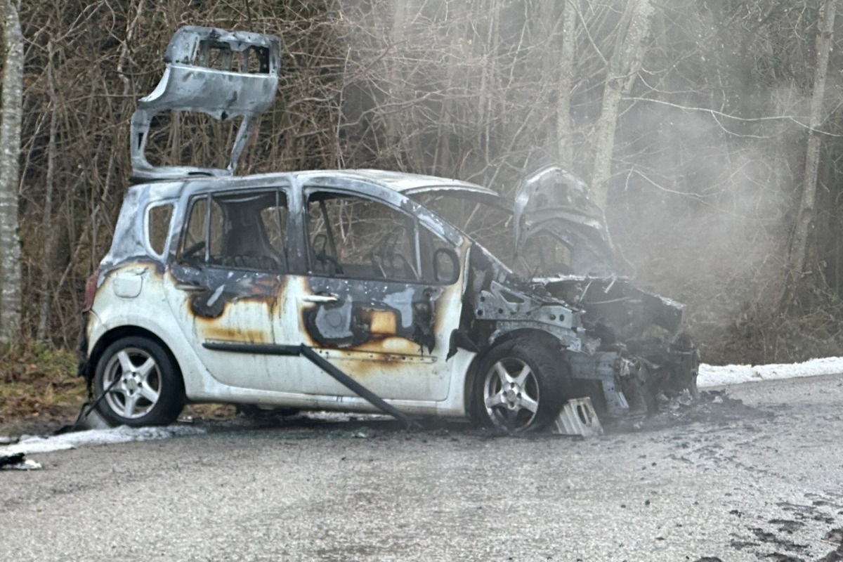 Losenstein OÖ – Auto brennt vollständig aus