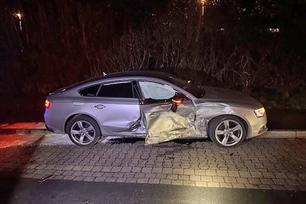 Iserlohn NW – Illegales Autorennen endet in Unfall