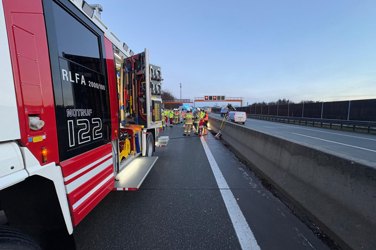 Hallwang – Unfall mit fünf Fahrzeugen auf der A1