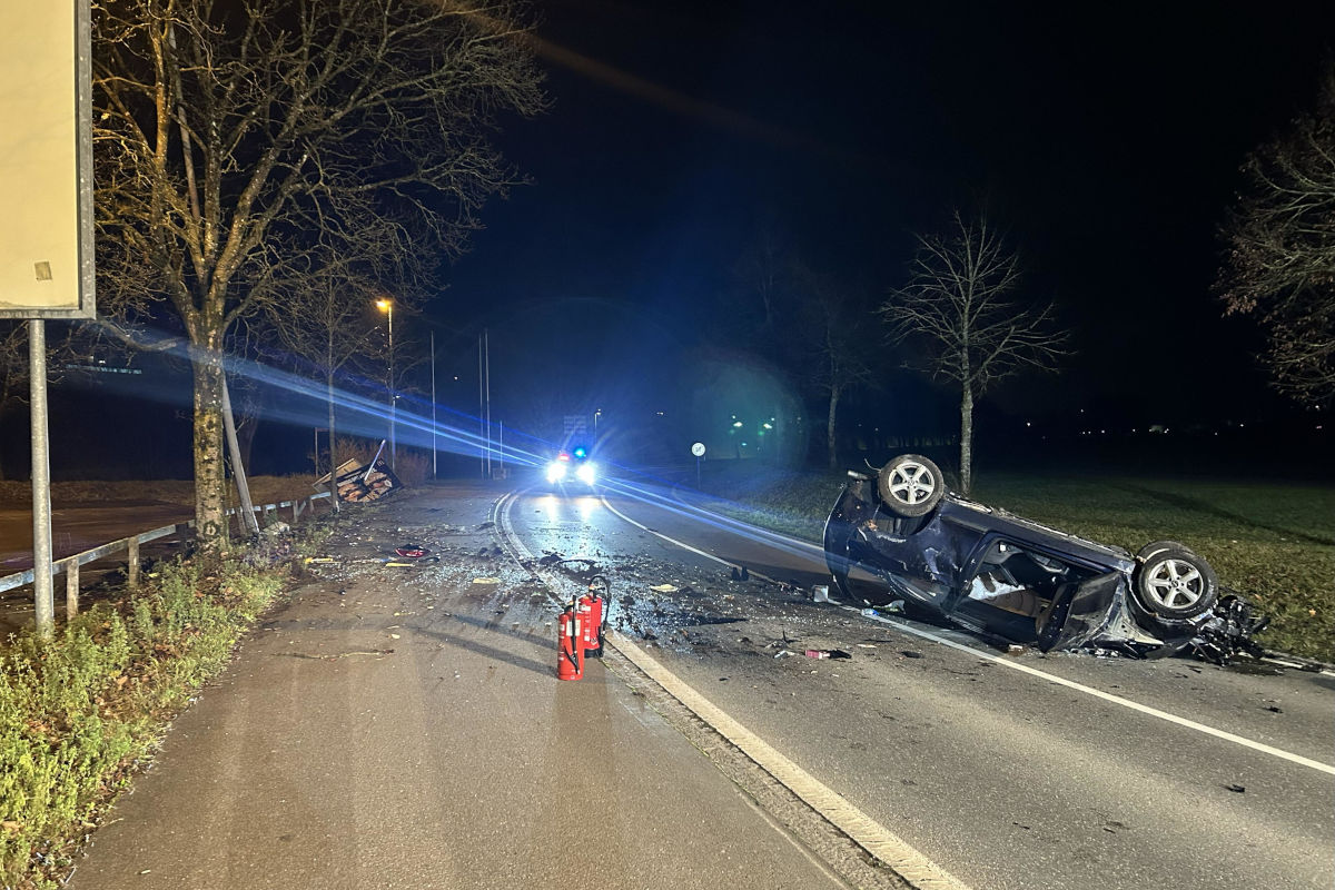 Aarau AG – Auto überschlägt sich bei Unfall