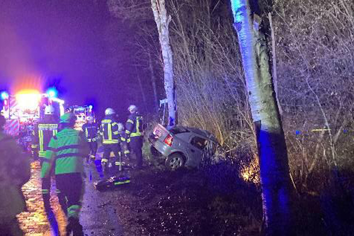 Neuenkirchen – Autofahrerin stirbt bei Unfall auf nasser Straße