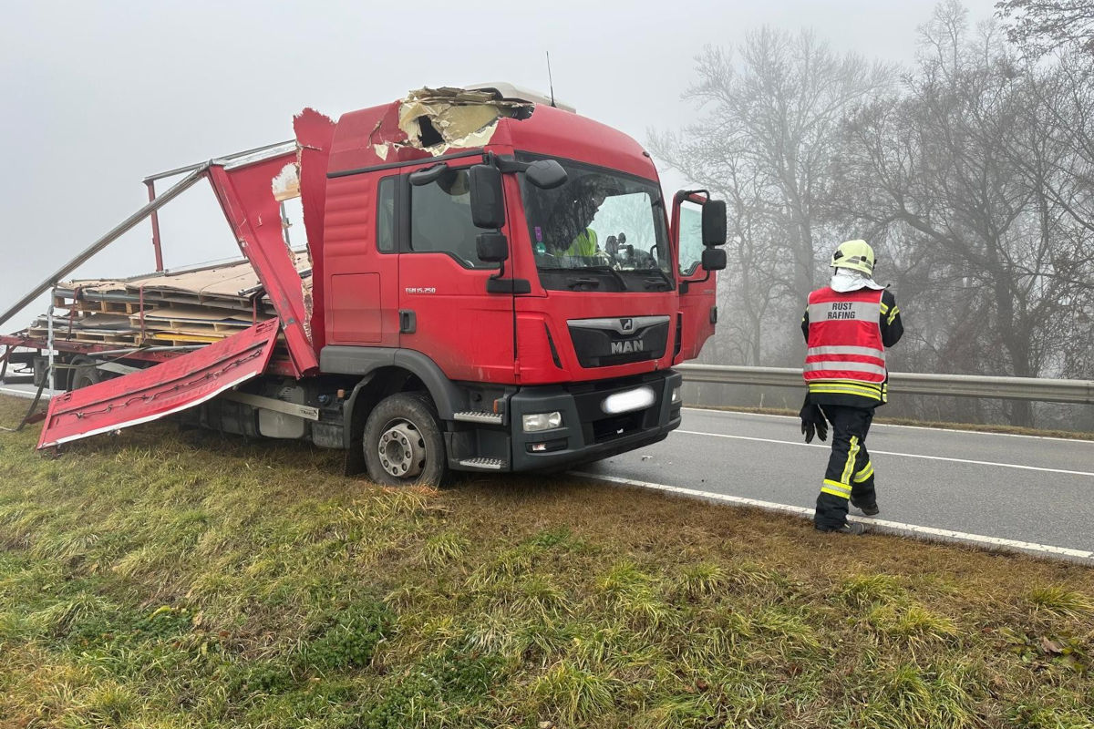 Rafing – Zwei Verletzte bei Unfall zwischen Traktor und Lkw