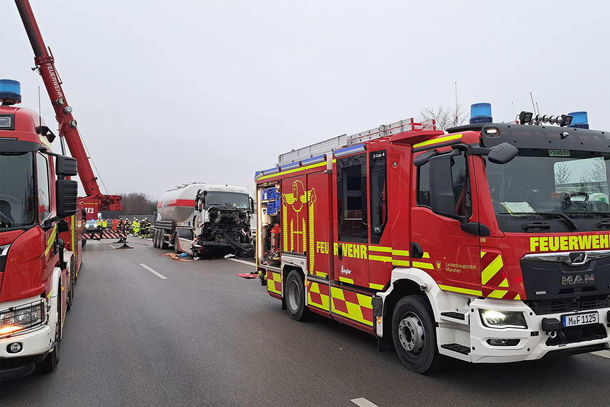 A99 München – Zwei schwer Verletzte nach Unfall von zwei Lkw