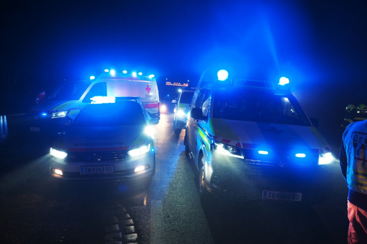 Biedermannsdorf – Unfall mit drei Verletzten bei Nebel