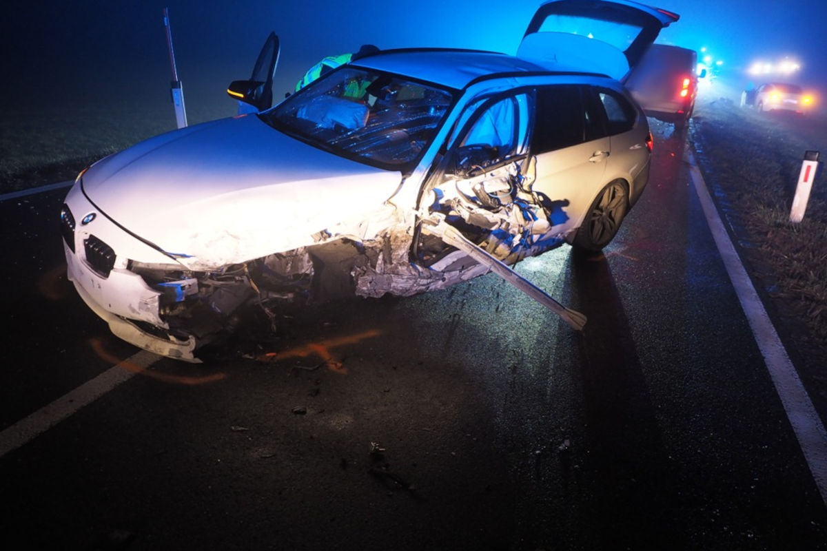 Biedermannsdorf – Unfall mit drei Verletzten bei Nebel
