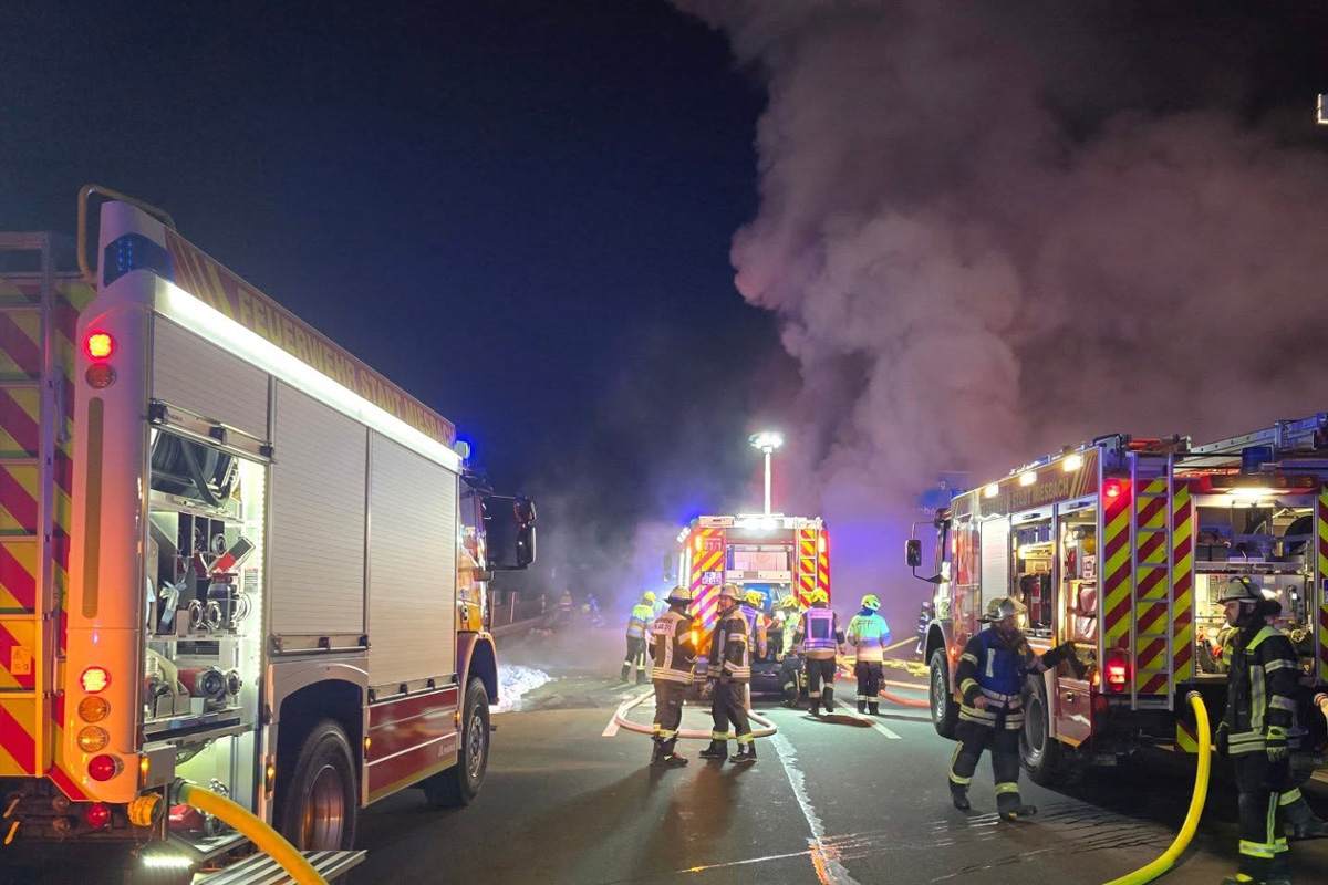 A8 Irschenberg – Autotransporter brennt komplett aus