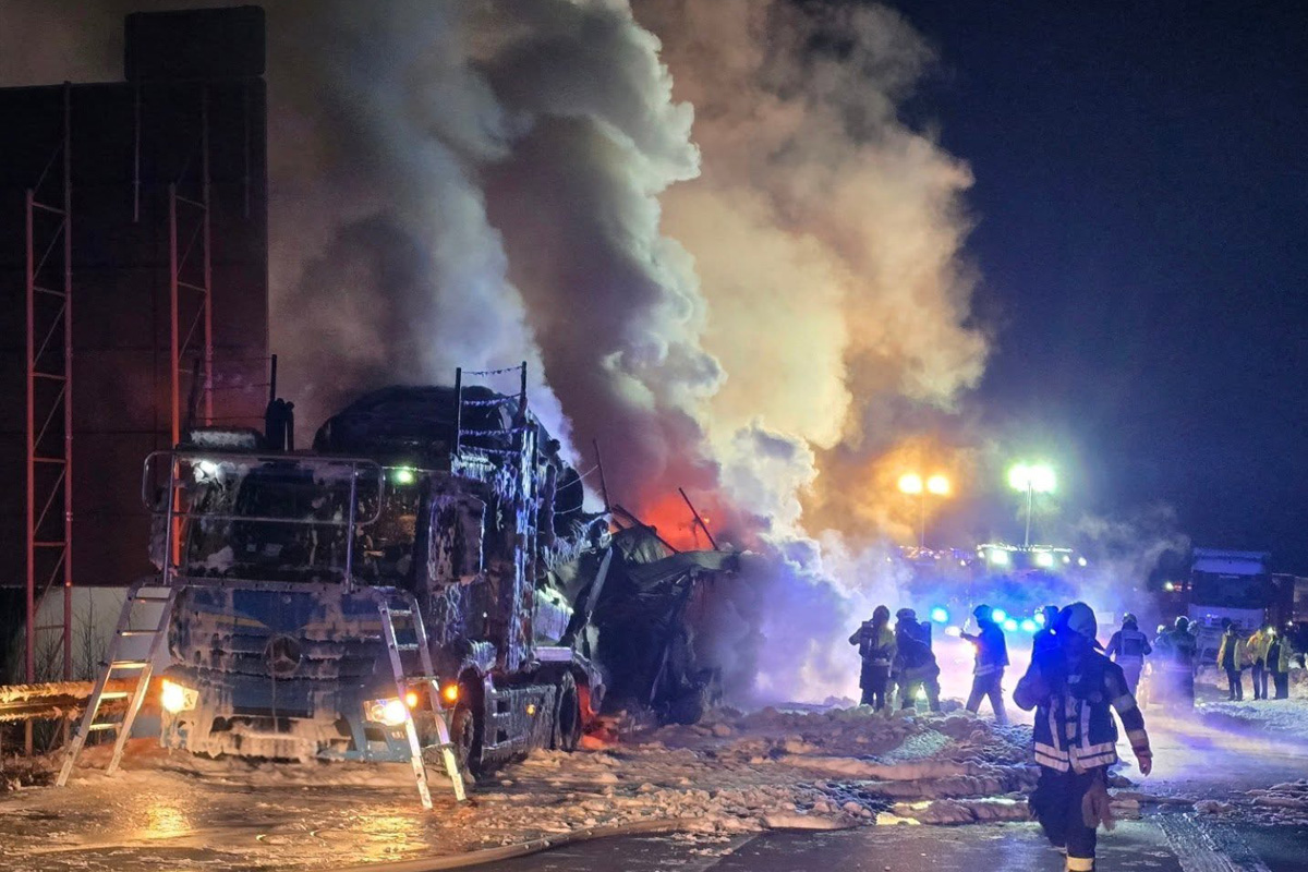 A8 Irschenberg – Autotransporter brennt komplett aus
