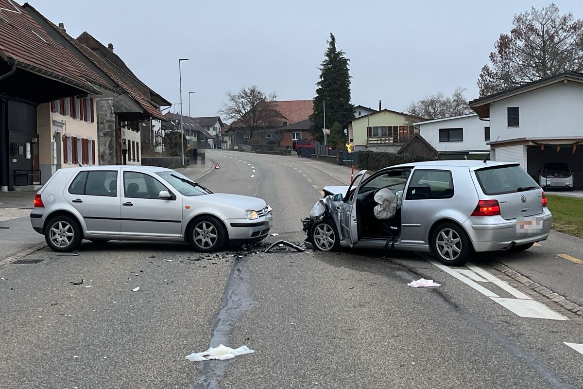 Oberbuchsiten SO – Frontalkollision zwischen zwei Autos