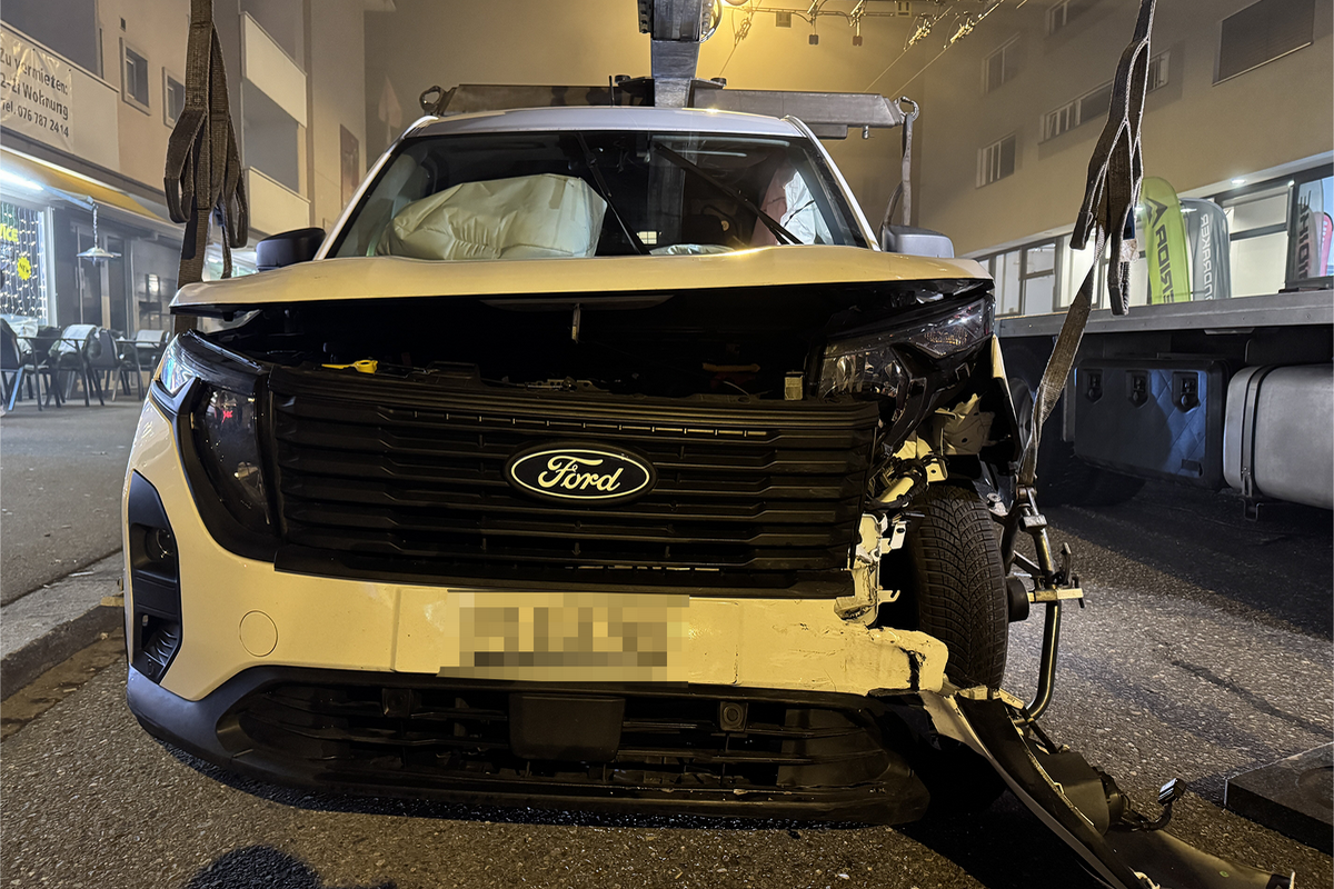 Das Unfallfahrzeug des Lenkers musste abgeschleppt werden