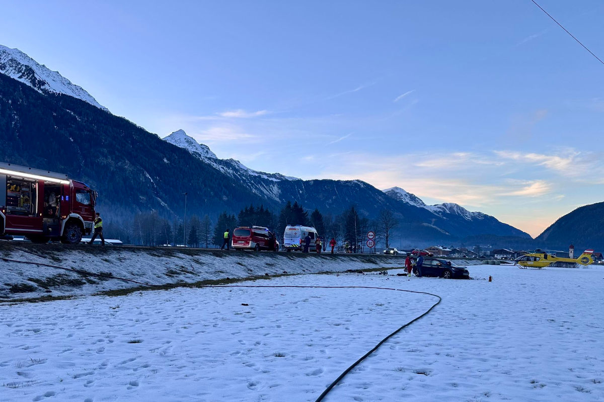 Längenfeld – Drei Kinder und zwei Erwachsene bei Unfall verletzt