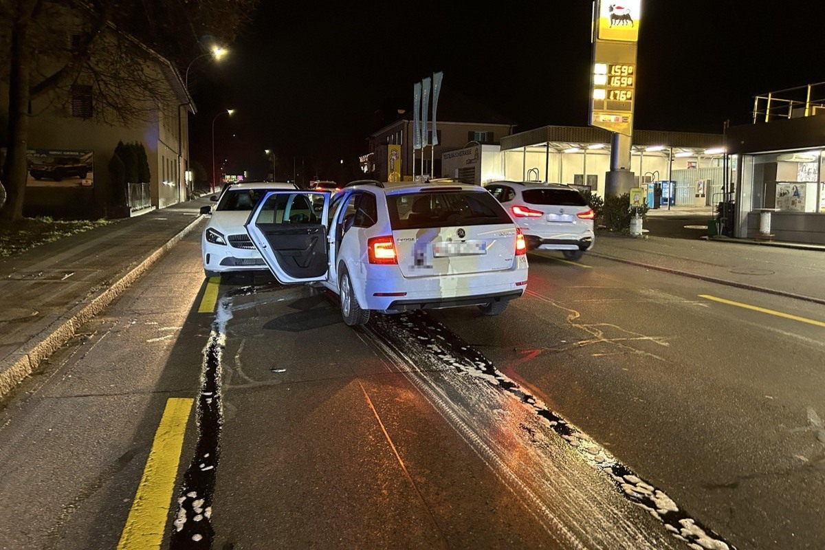 Der Mercedes wurde frontal getroffen