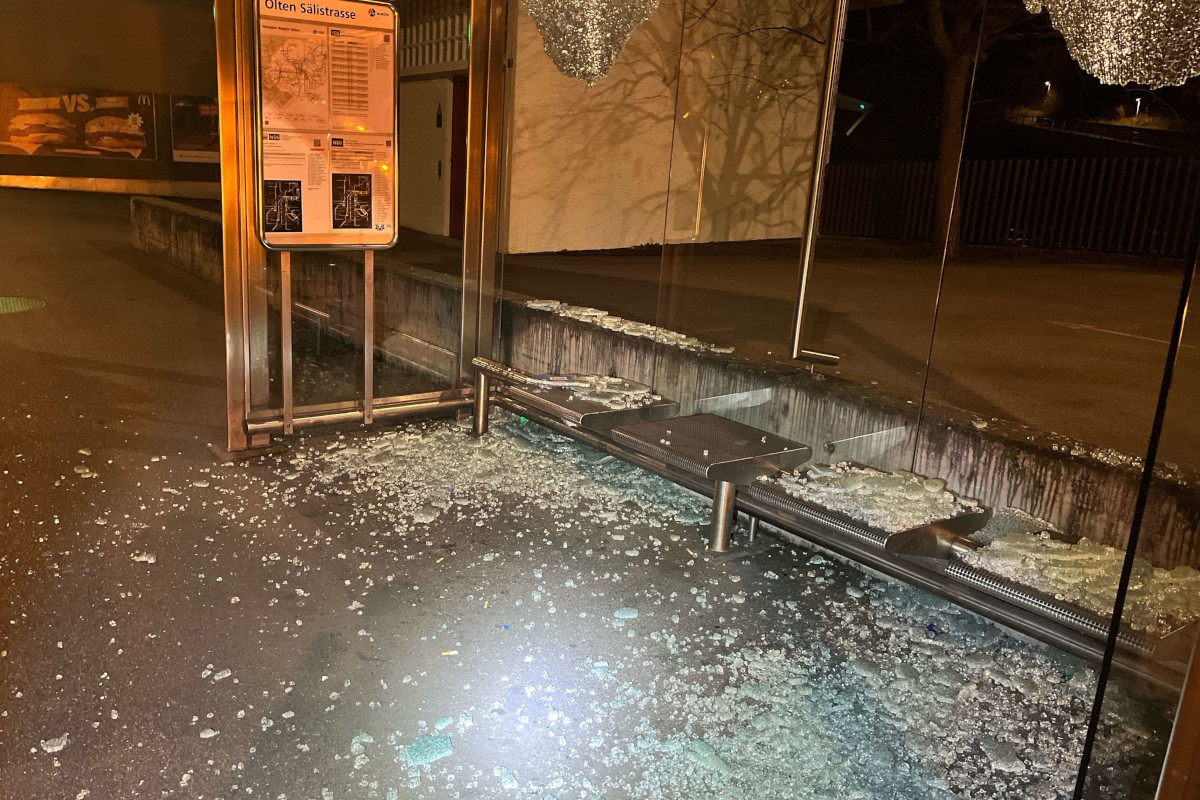 Olten SO – Scheiben bei Bushaltestelle eingeschlagen