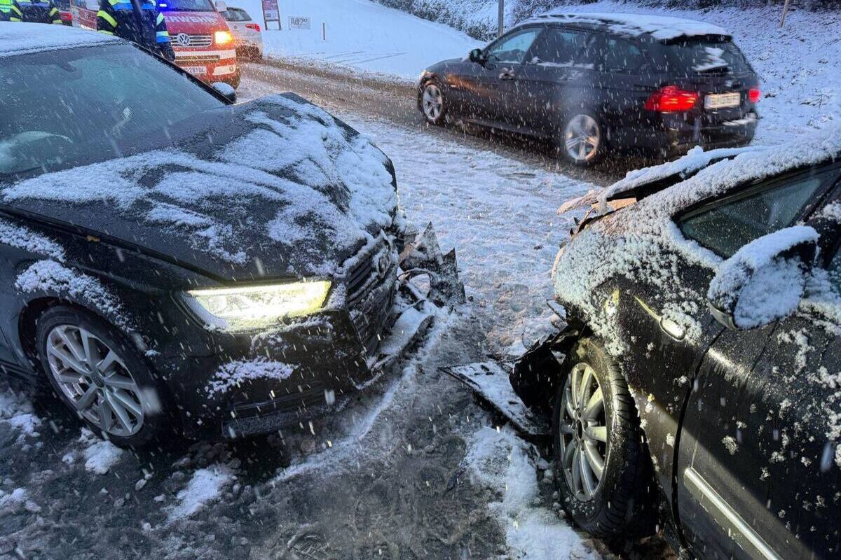 Rossegg – Unfall auf schneebedeckter Fahrbahn
