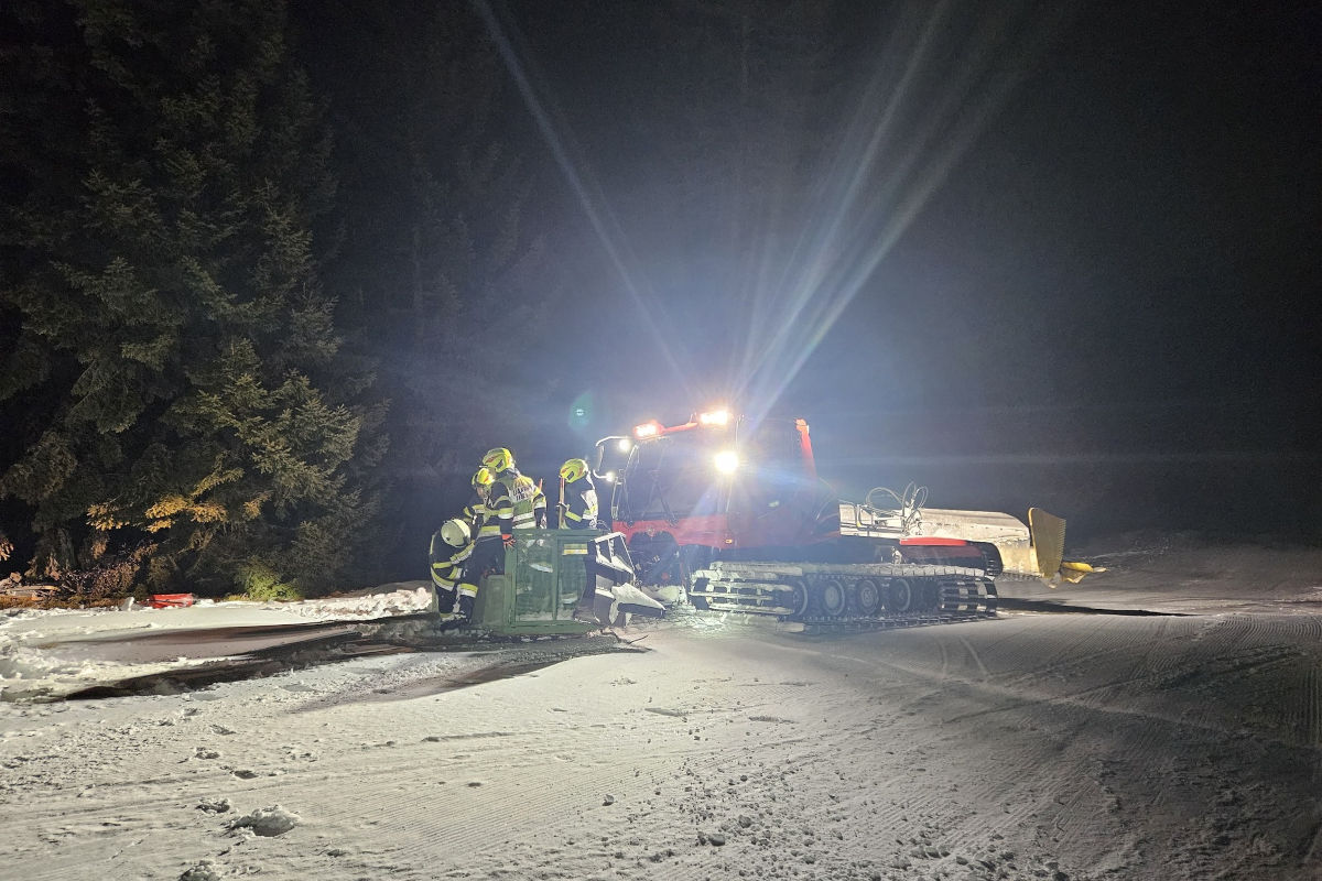 Bad Schwanberg – Brennendes Schneemobil setzt Wald in Brand