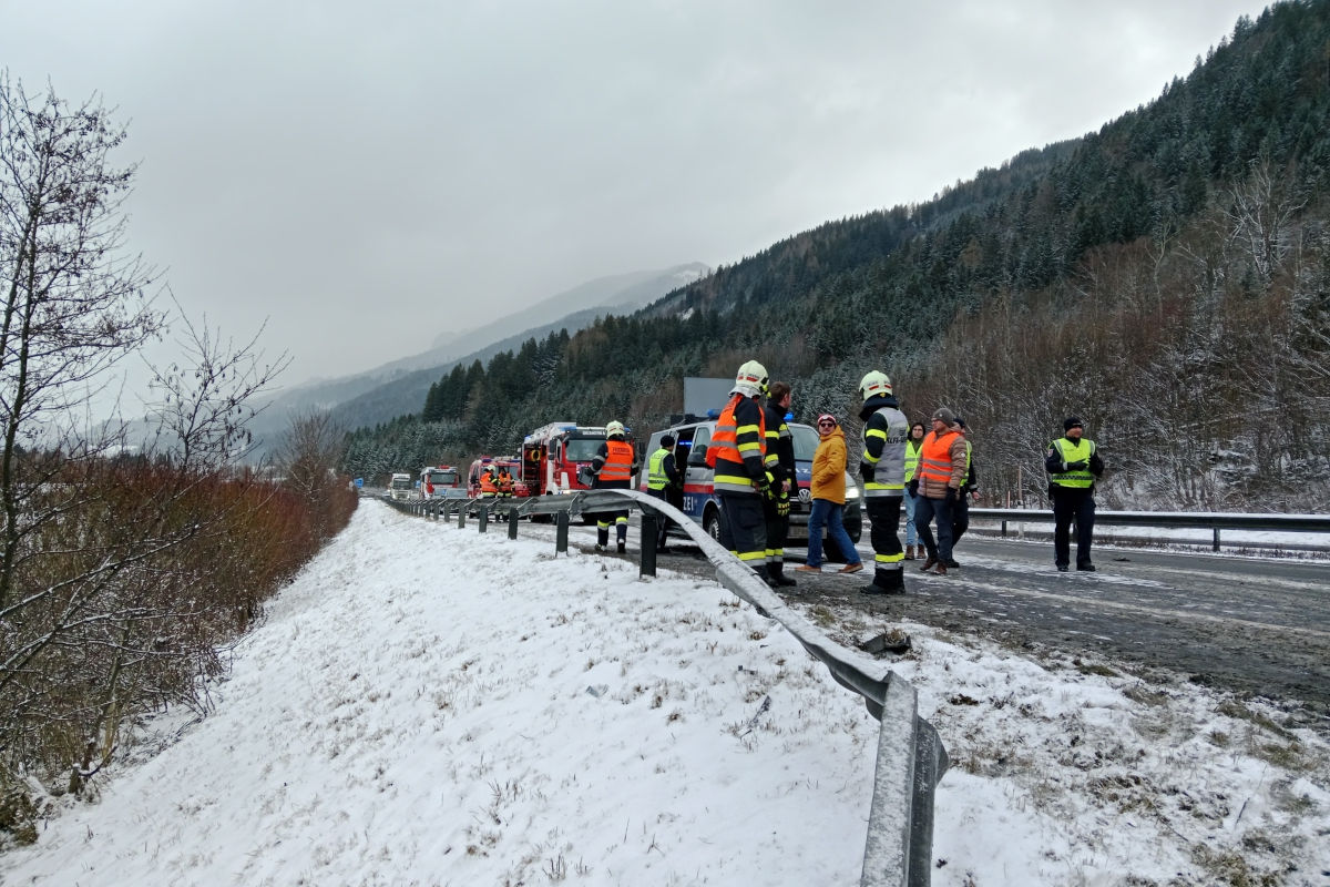 A9 Gaishorn am See – Fünf Fahrzeuge in Unfallkette verwickelt