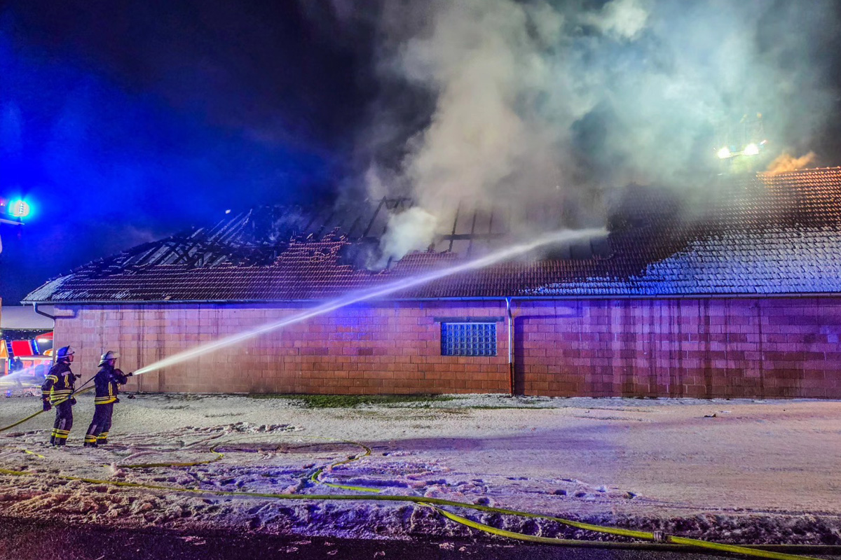 Flieden – Feuerwehrmann stirbt bei Brandeinsatz