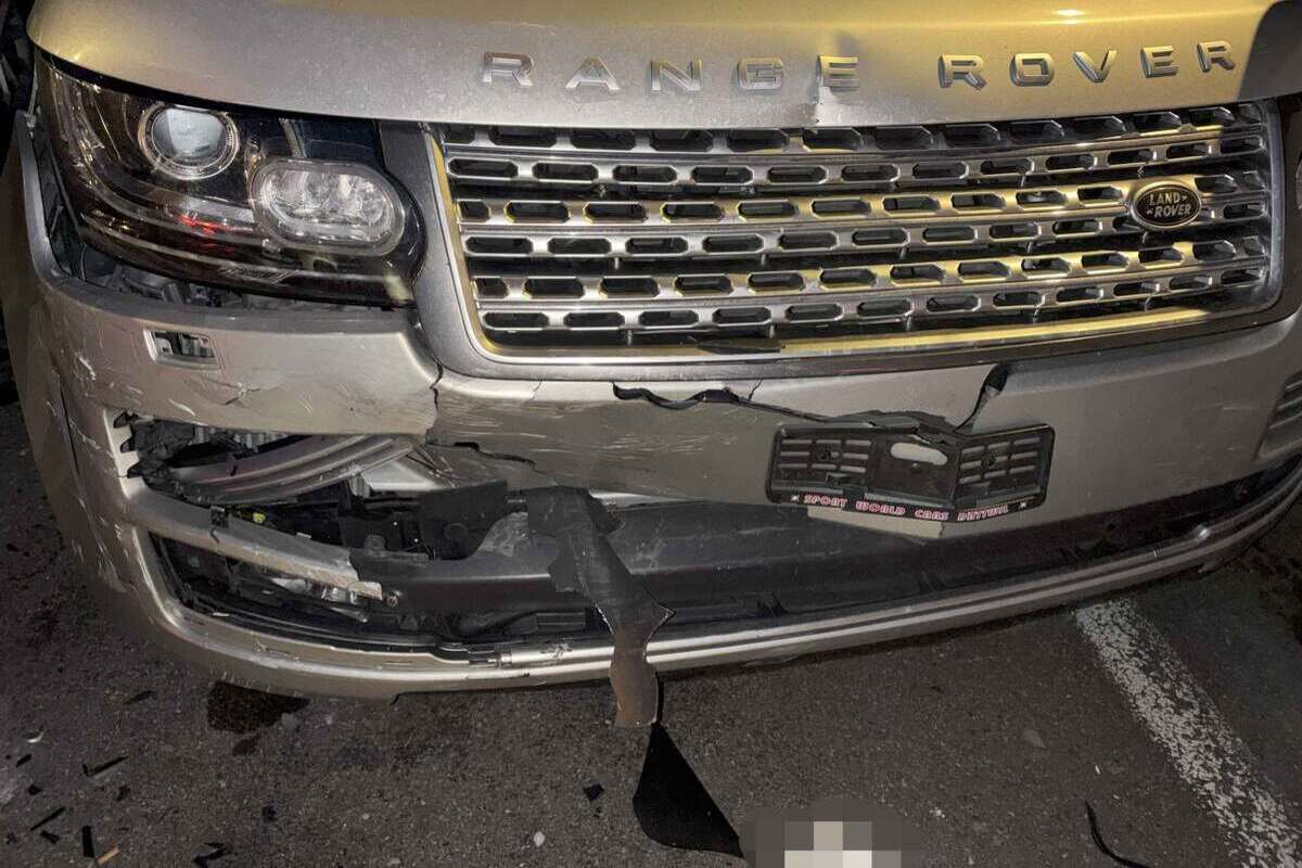 Am Range Rover entstand Frontschaden