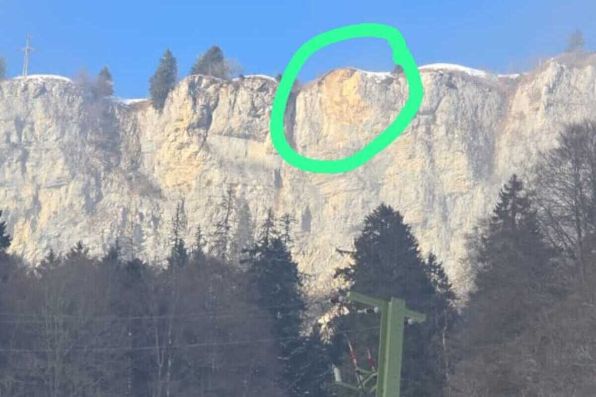 Der grün markierte Bereich zeigt den Felsausbruch