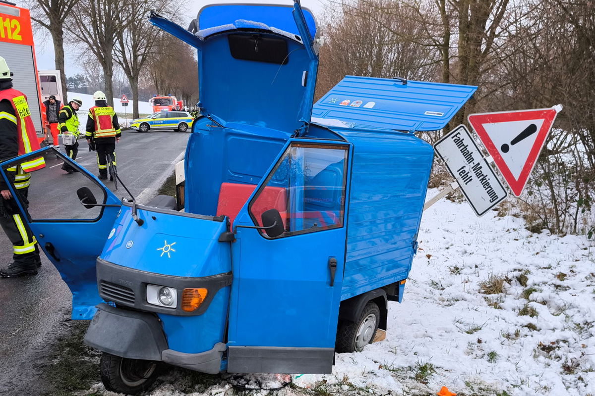 Einbeck – Schwerverletzter nach Unfall von Piaggio Ape und Opel