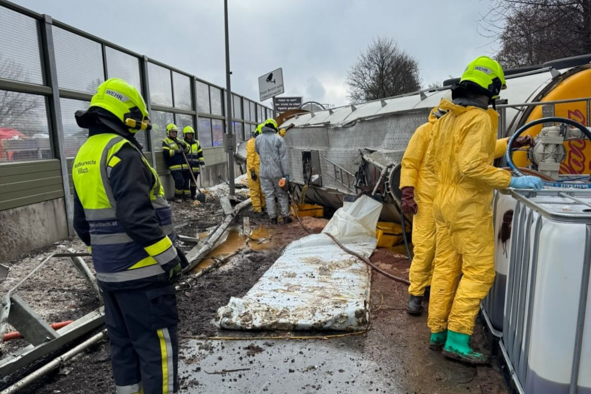 Wernberg – Tankwagen kippt bei Unfall auf A2 um