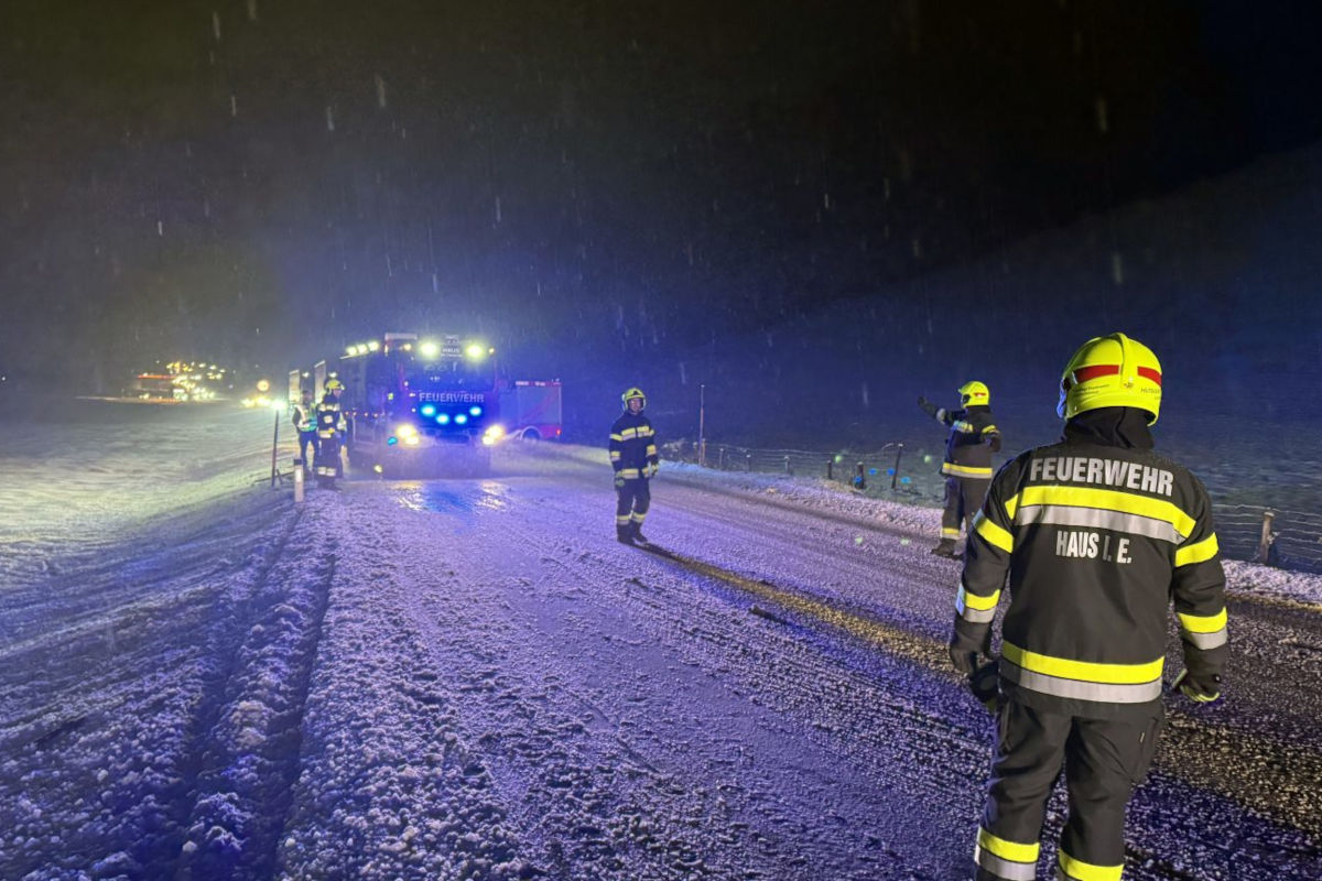 Haus im Ennstal – Lkw verursacht zwei Unfälle auf der B320