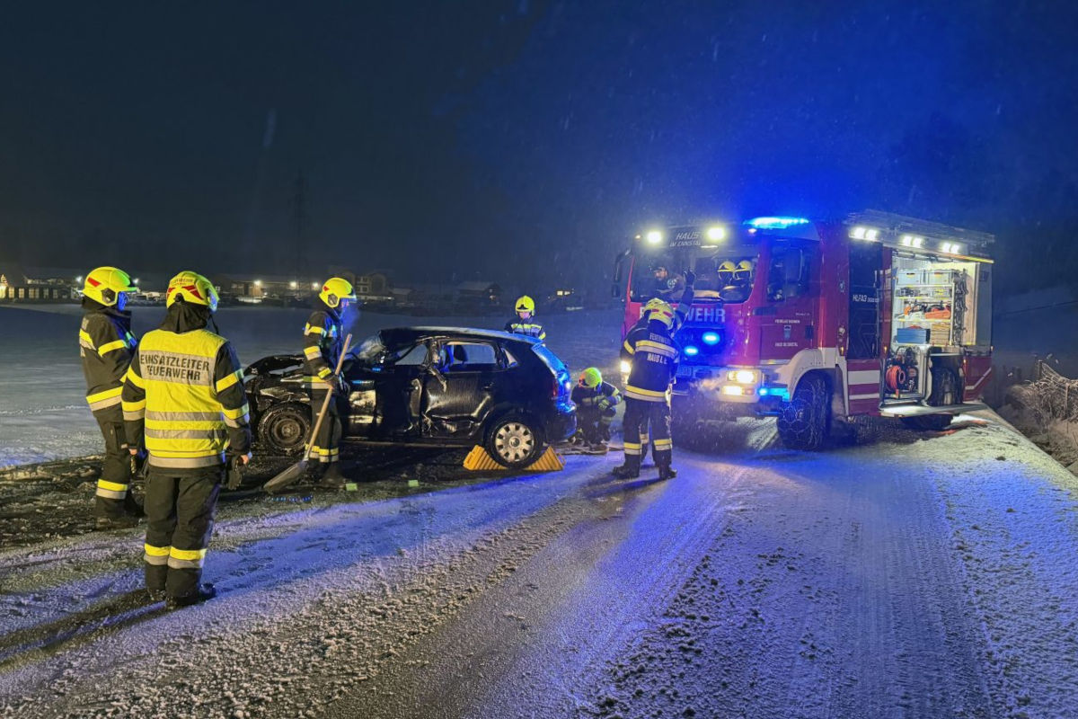 Haus im Ennstal – Lkw verursacht zwei Unfälle auf der B320