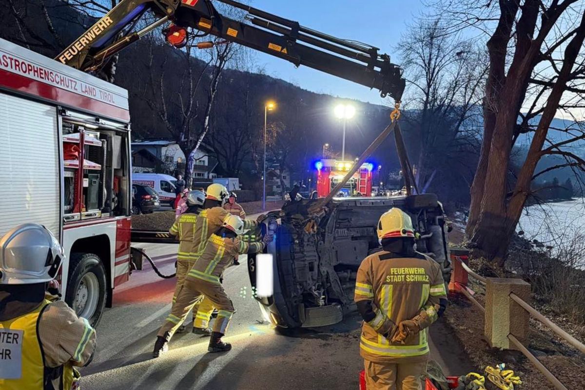 Schwaz – Sekundenschlaf führt zu Unfall mit Kindern im Auto
