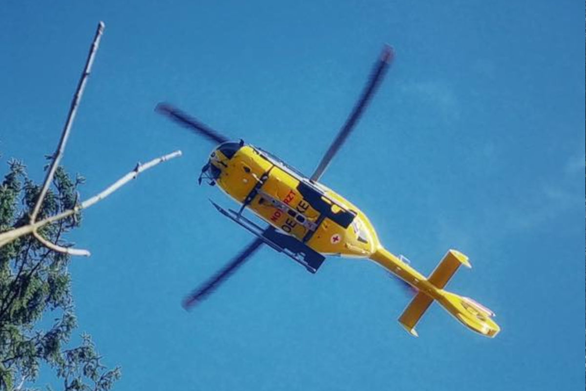 Schwerer Arbeitsunfall in Saxen – Mann unter Traktor eingeklemmt