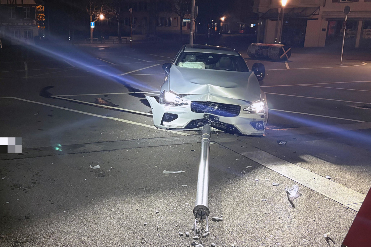 Weinfelden TG – Mit Auto in Schaufenster gekracht