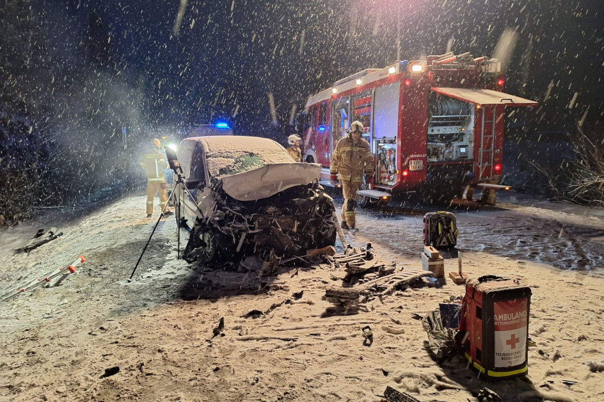 Waidring – Verletzte bei Unfall auf schneebedeckter Straße