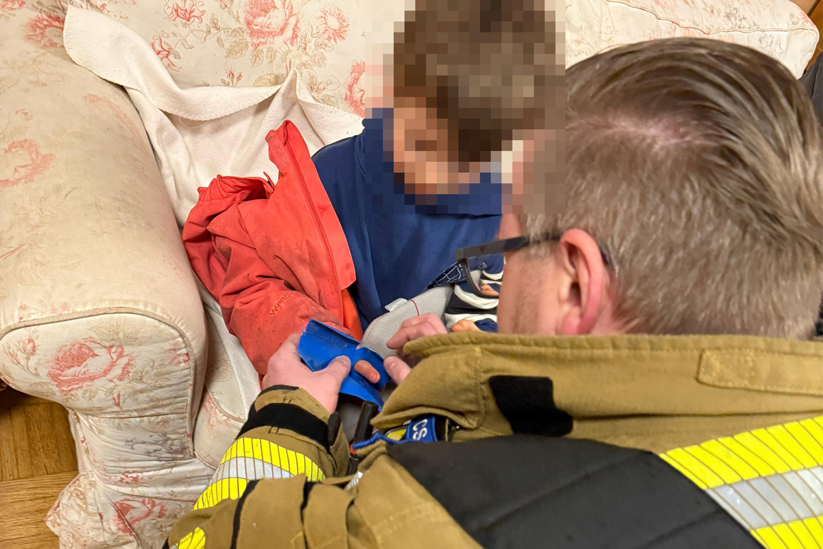 Herdecke – Feuerwehr rettet Fünfjährigen aus Kunststoffteil