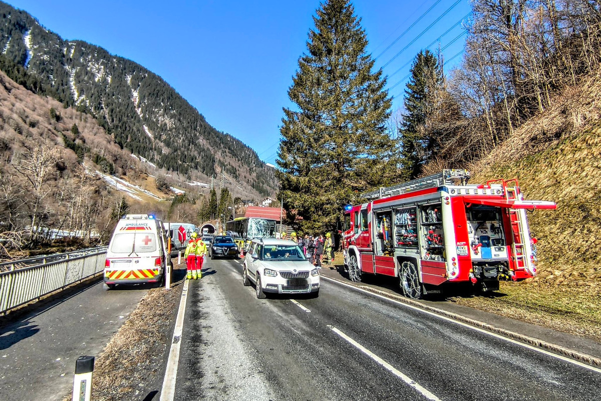 St. Gallenkirch – Drei Verletzte bei Unfall mit Omnibus