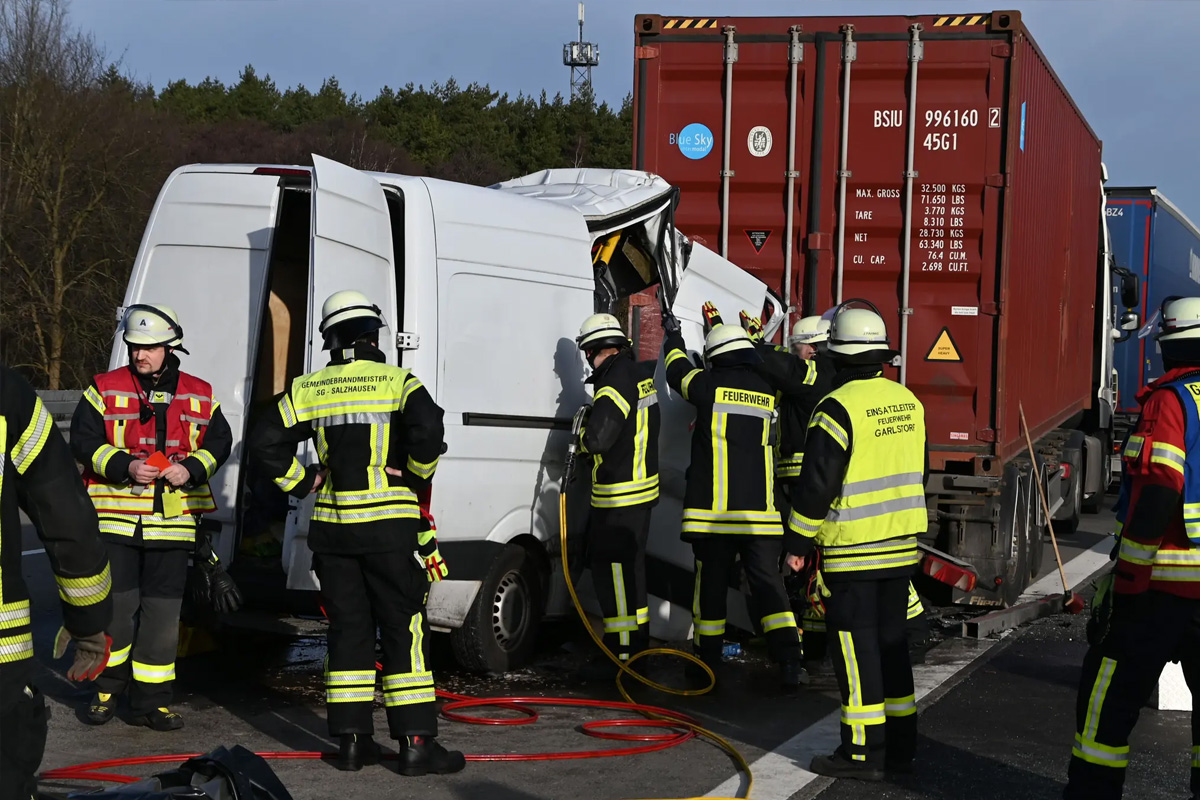 A7 Toppenstedt – Beifahrer stirbt bei Auffahrunfall am Stauende