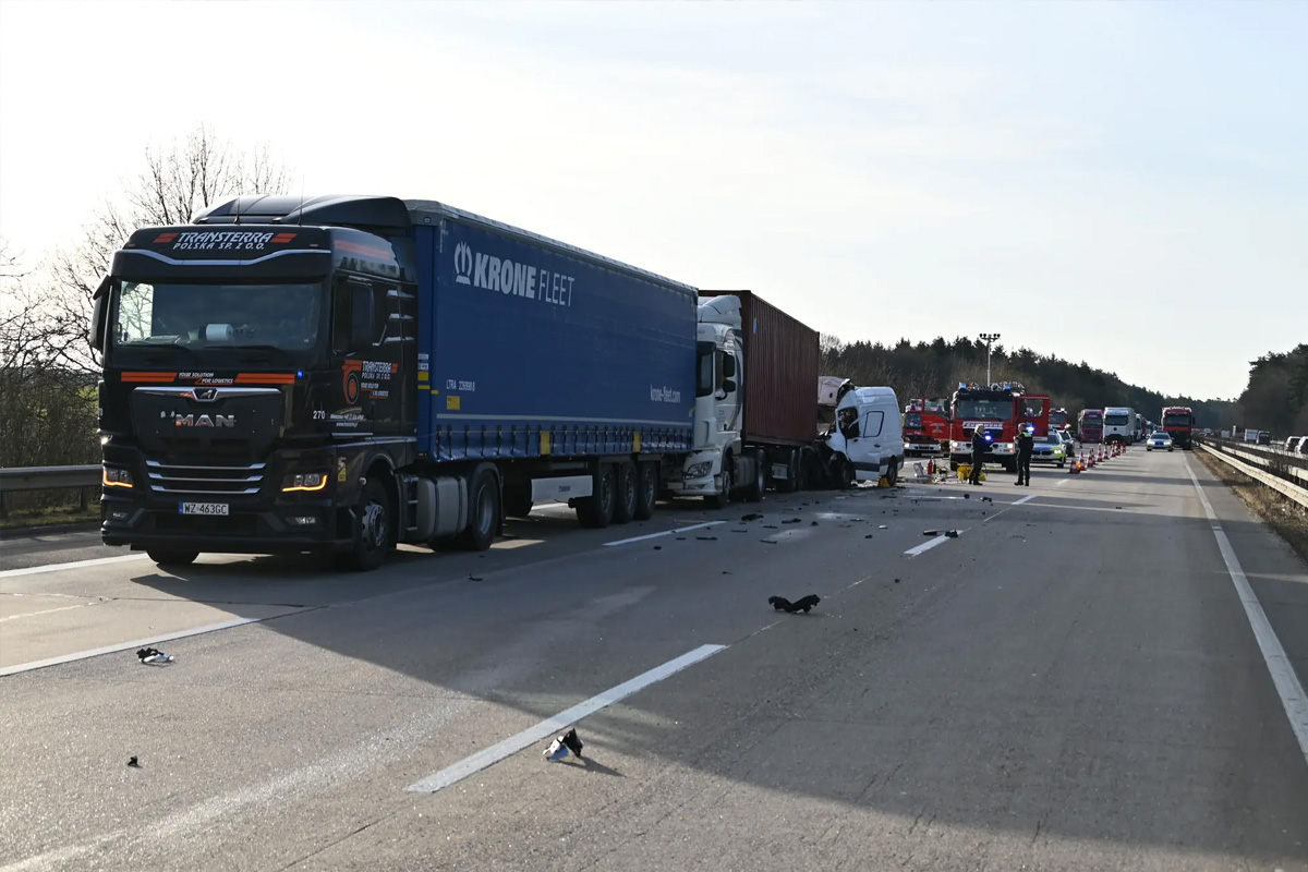 A7 Toppenstedt – Beifahrer stirbt bei Auffahrunfall am Stauende
