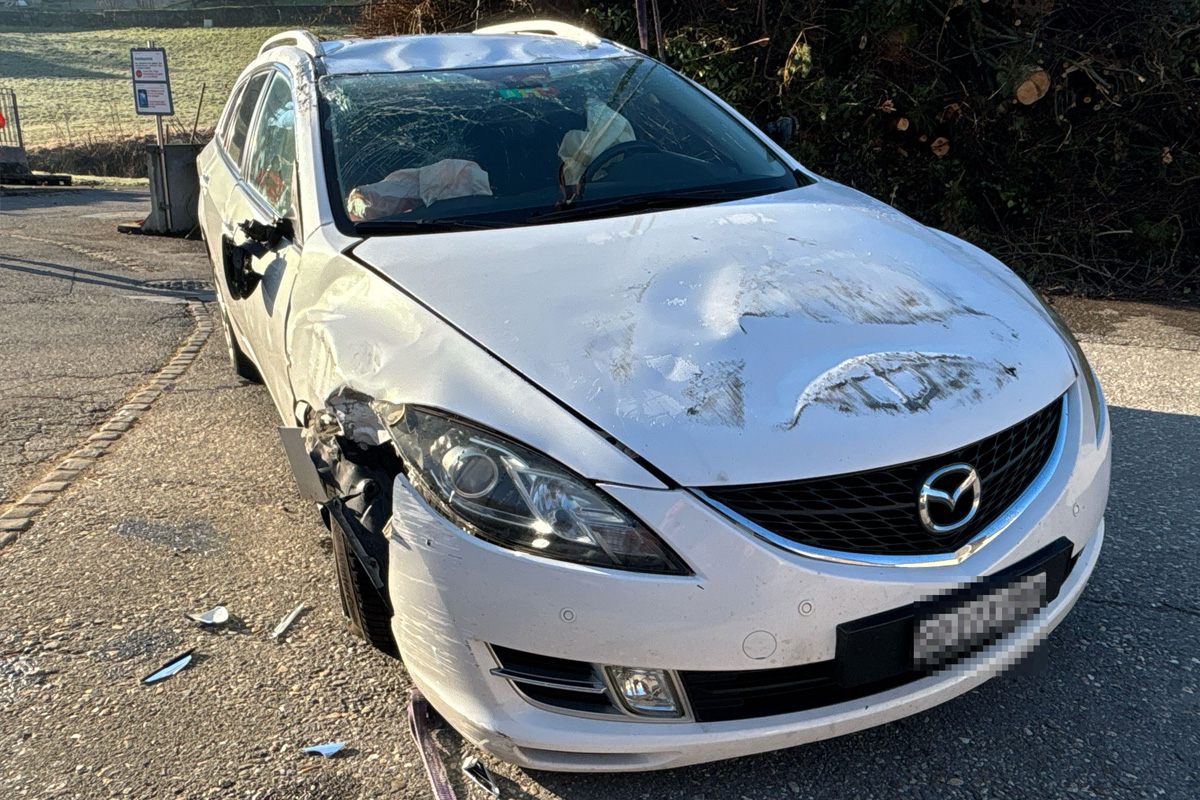 Mümliswil SO – Auto überschlägt sich bei Selbstunfall