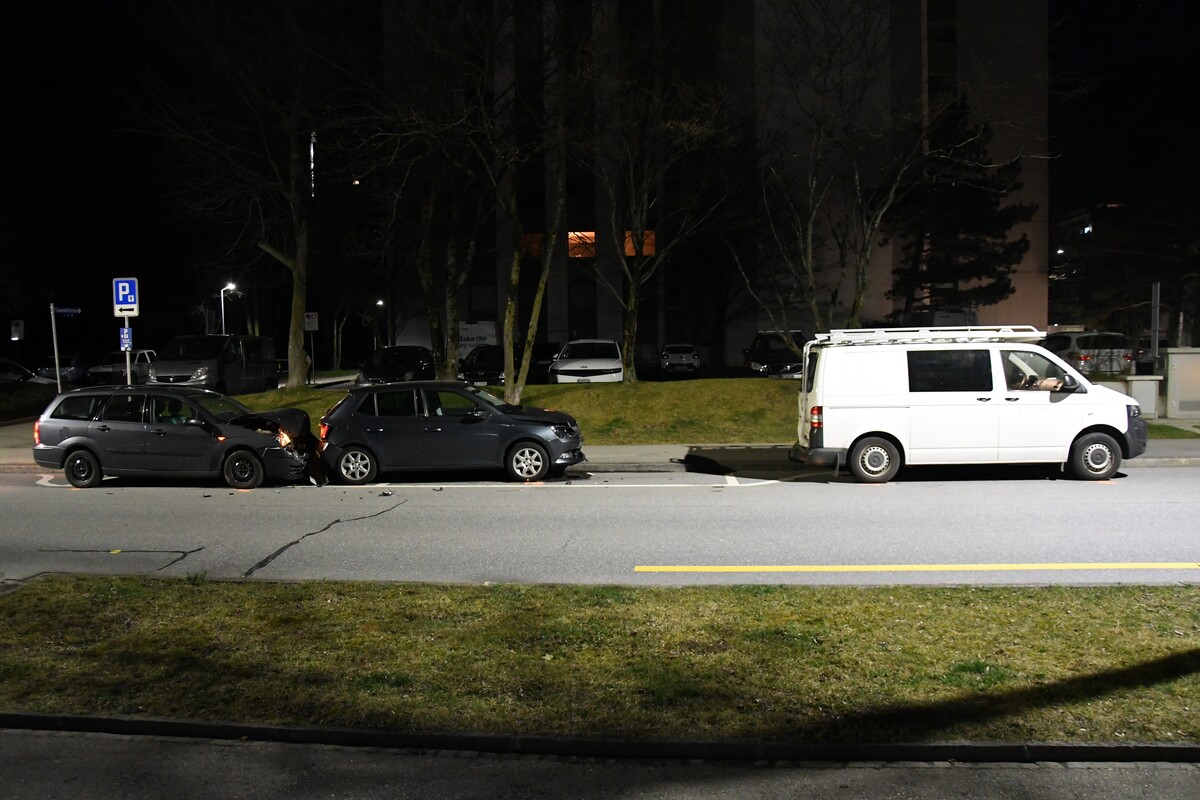 Chur GR – Nach Unfall mit parkierten Autos geflüchtet