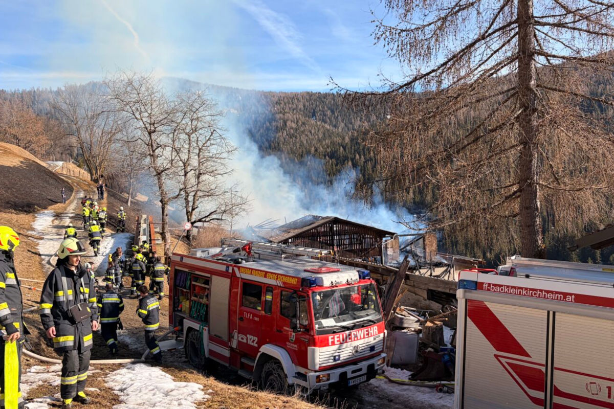 Gnesau – Stallgebäude brennt vollständig nieder