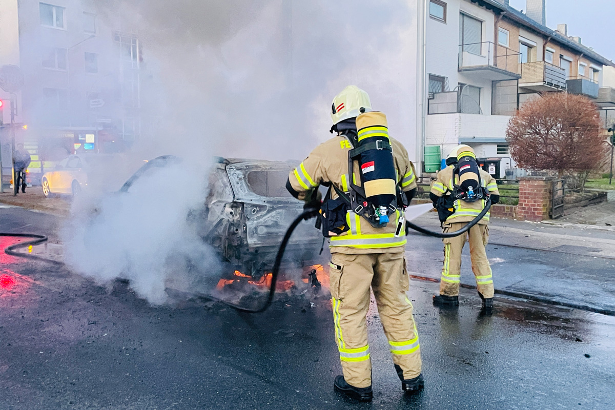 Lehrte – Pkw gerät während der Fahrt in Brand