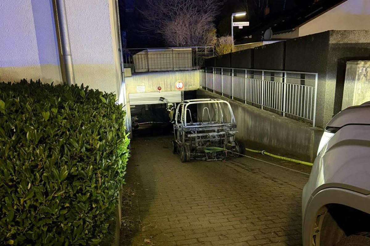Erkrath – Brand von E-Fahrzeugen in Tiefgarage