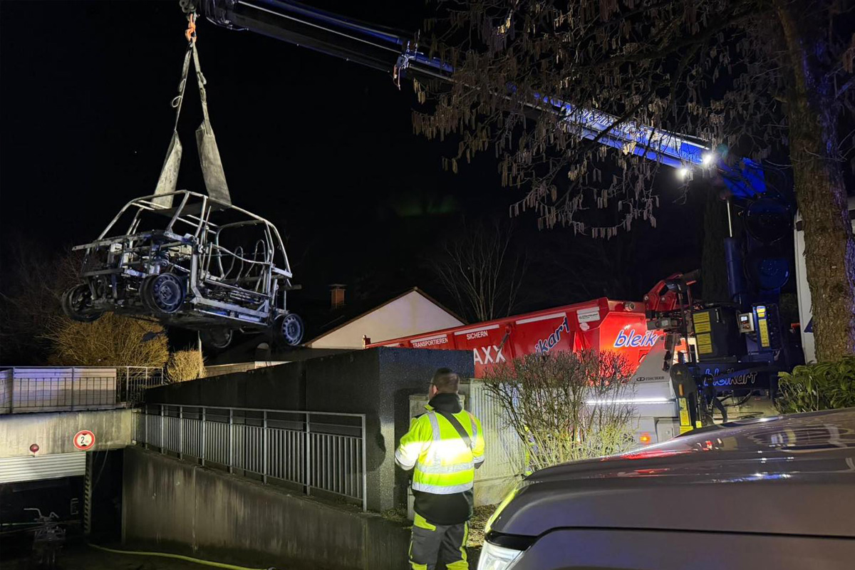 Erkrath – Brand von E-Fahrzeugen in Tiefgarage