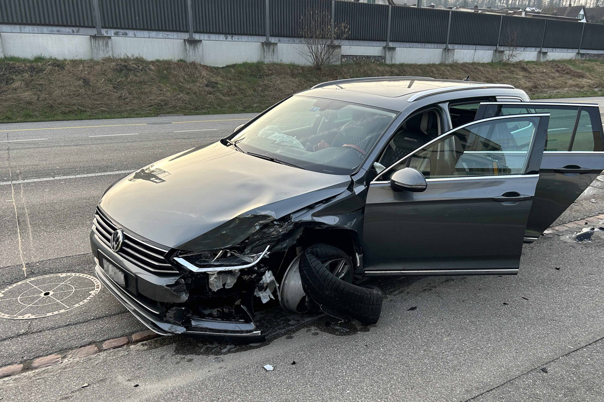 Aarburg AG – Unfall auf Gegenfahrbahn fordert zwei Verletzte