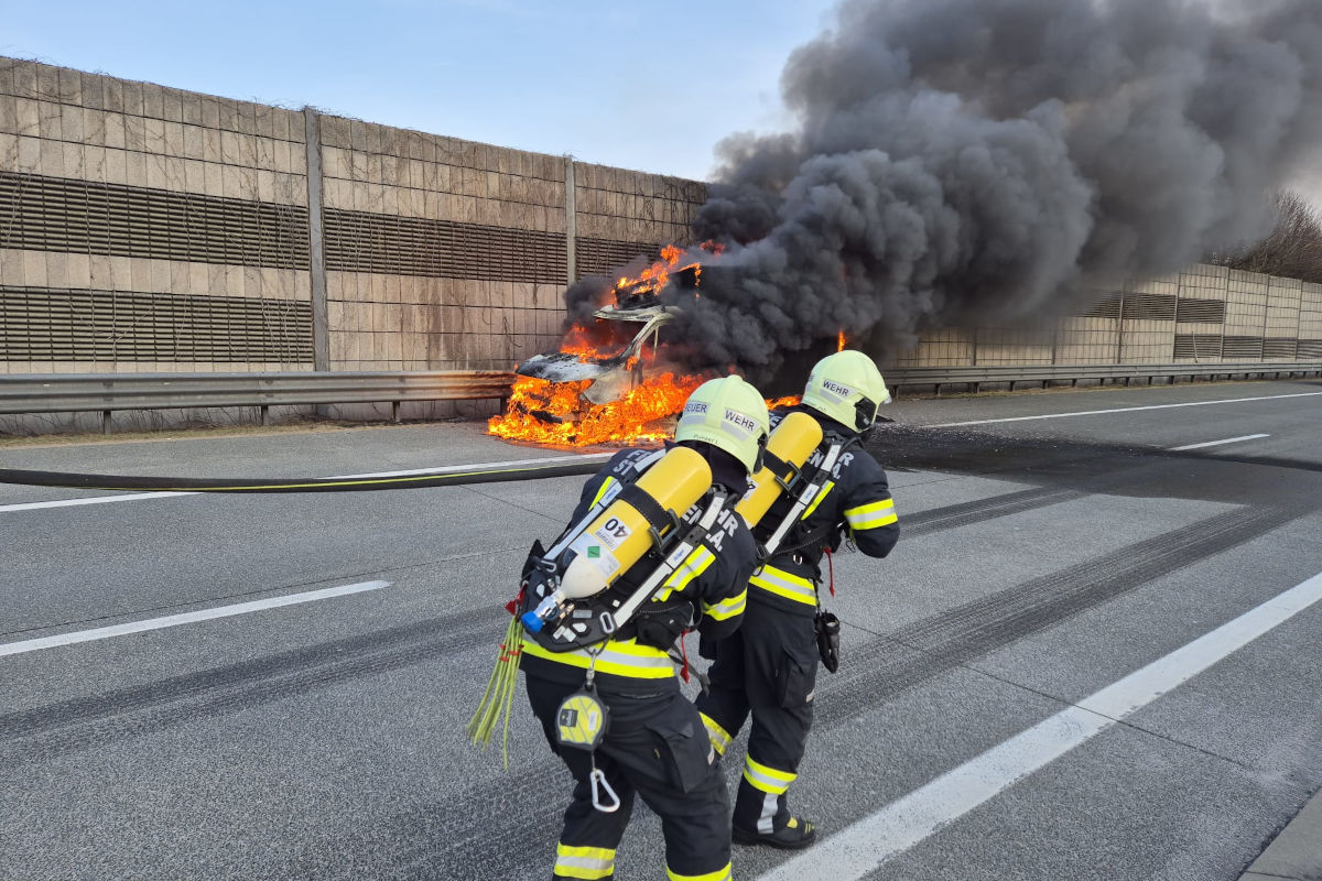 Der Lenker konnte das Fahrzeug noch rechtzeitig auf dem Pannenstreifen abstellen.