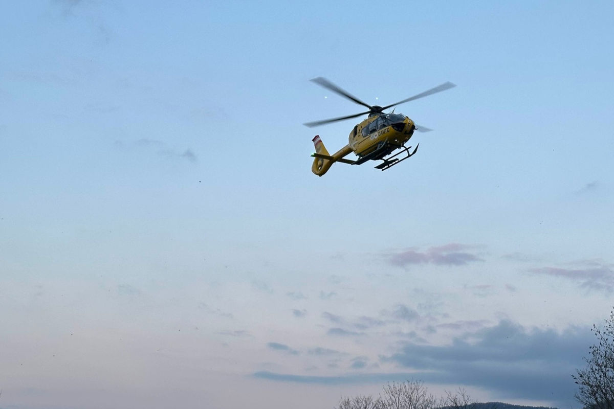 Ein Rettungshubschrauber brachte den Verletzten ins Spital.