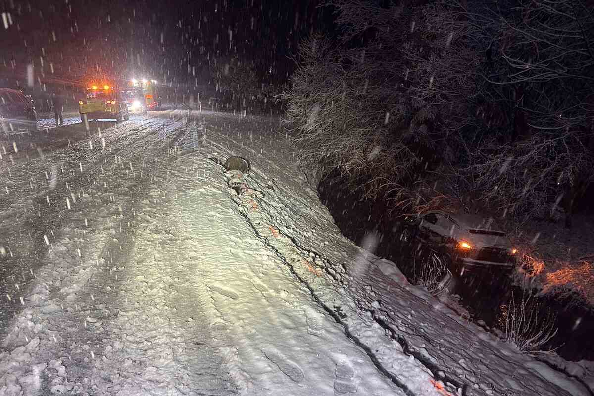 Schwellbrunn AR – Auto landet bei Unfall im Bach