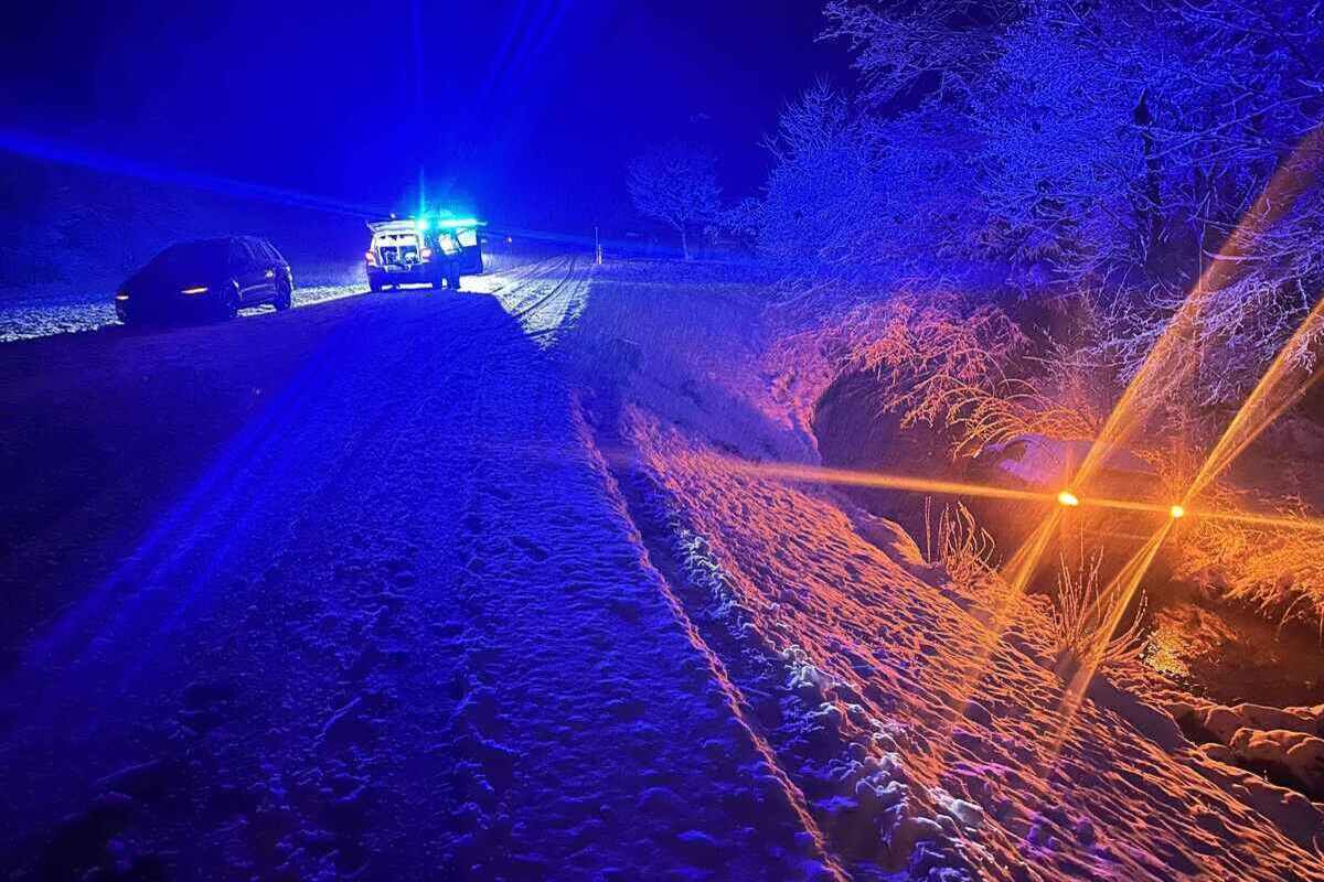 Schwellbrunn AR – Auto landet bei Unfall im Bach