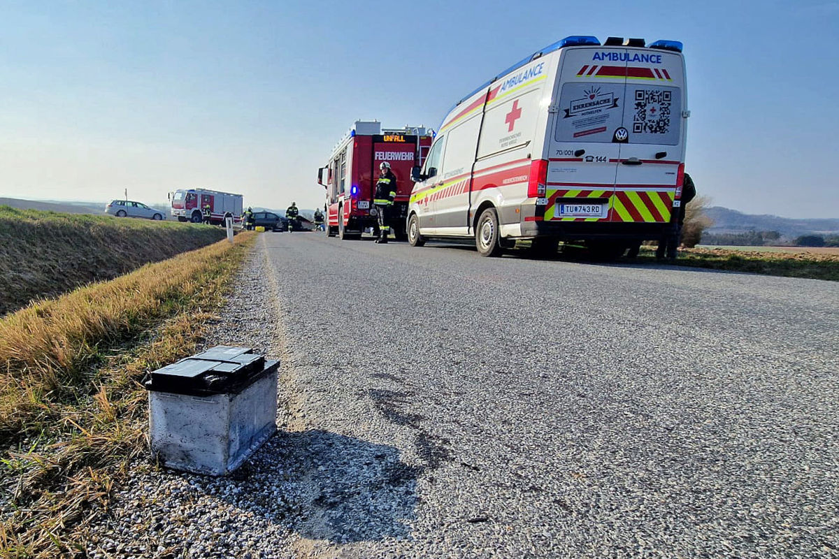 Karlstein an der Thaya – Zwei Verletzte nach Unfall mit Überschlag