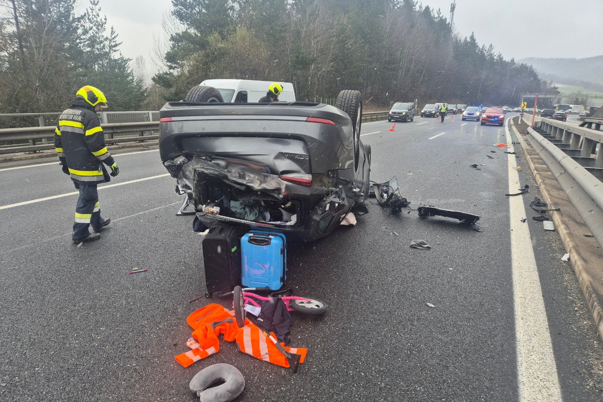 Edlitz – Pkw überschlägt sich auf A2