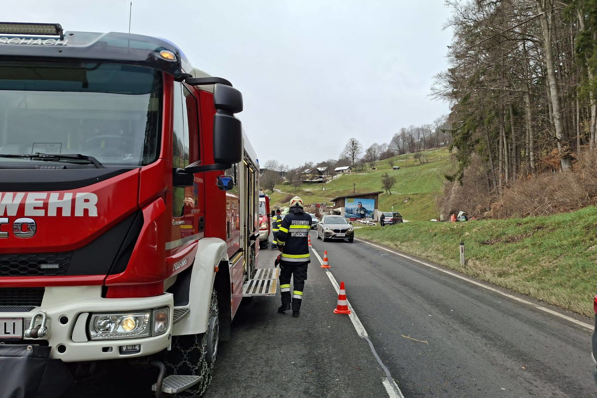 Unfall bei Wörschach – Pkw überschlägt sich