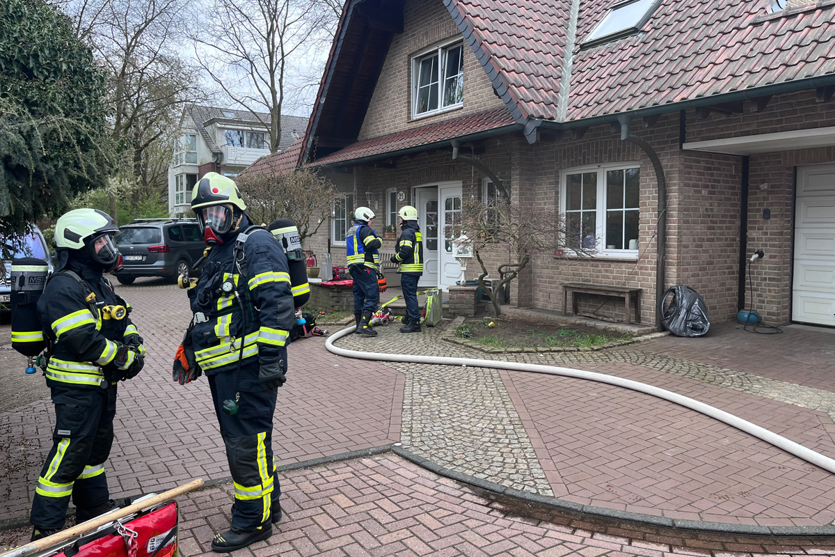Dinslaken – Haustiere bei Kellerbrand in Wohnhaus gerettet